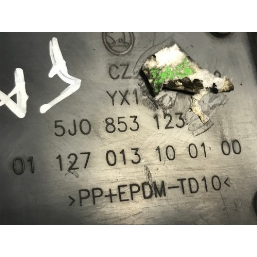 Заглушка бампера переднего Skoda Fabia 2007-2014 5J0853123